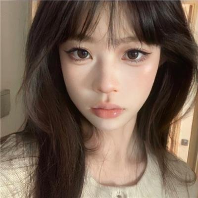 女孩向前走